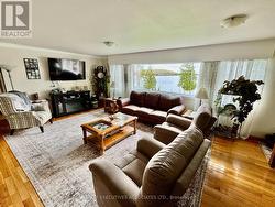 14'6 x 26 ft Living Room with hardwood floor - 