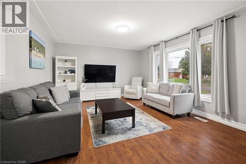 183 Kipling Avenue, Kitchener, ON - Indoor Photo Showing Living Room