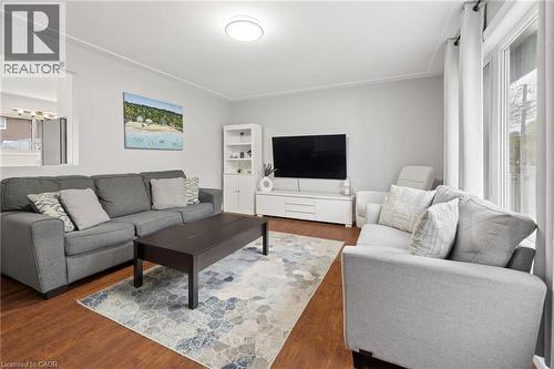 183 Kipling Avenue, Kitchener, ON - Indoor Photo Showing Living Room