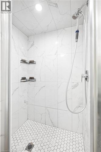183 Kipling Avenue, Kitchener, ON - Indoor Photo Showing Bathroom