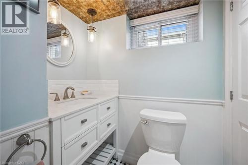 15 Waterside Avenue, Cambridge, ON - Indoor Photo Showing Bathroom
