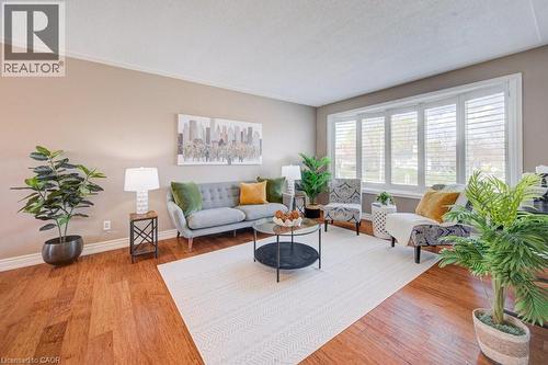 682 Glen Forrest Boulevard, Waterloo, ON - Indoor Photo Showing Living Room