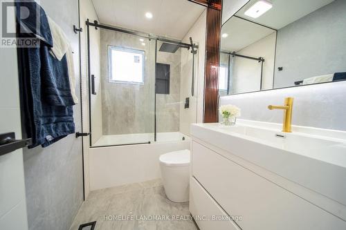 224 Macedonia Crescent, Mississauga, ON - Indoor Photo Showing Bathroom
