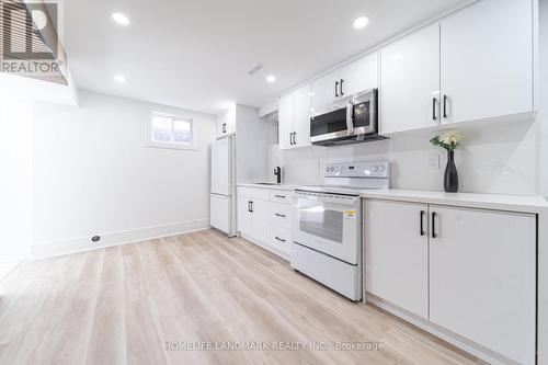 224 Macedonia Crescent, Mississauga, ON - Indoor Photo Showing Kitchen
