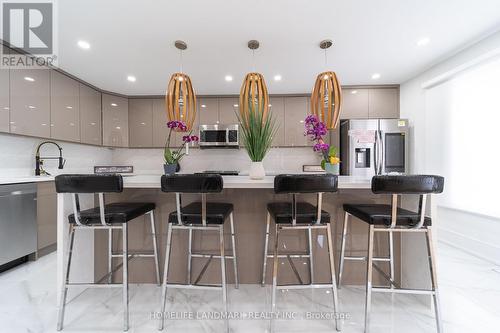 224 Macedonia Crescent, Mississauga, ON - Indoor Photo Showing Kitchen With Upgraded Kitchen