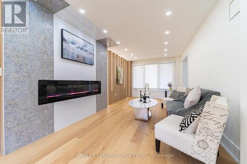 224 Macedonia Crescent, Mississauga, ON - Indoor Photo Showing Living Room With Fireplace