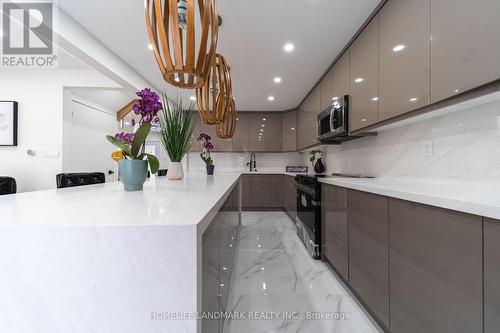 224 Macedonia Crescent, Mississauga, ON - Indoor Photo Showing Kitchen