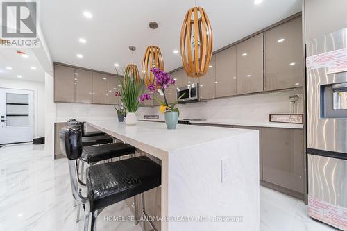 224 Macedonia Crescent, Mississauga, ON - Indoor Photo Showing Kitchen With Upgraded Kitchen