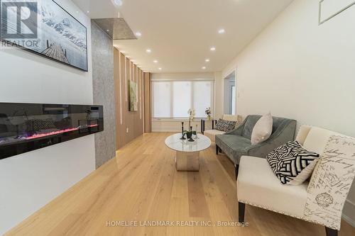 224 Macedonia Crescent, Mississauga, ON - Indoor Photo Showing Living Room With Fireplace