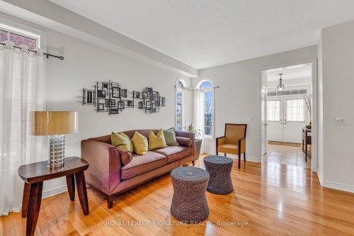 3319 Tacc Drive, Mississauga, ON - Indoor Photo Showing Living Room