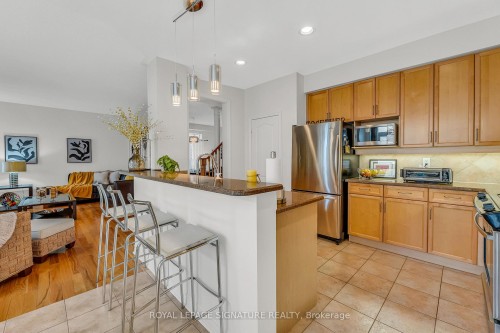 3319 Tacc Drive, Mississauga, ON - Indoor Photo Showing Kitchen With Stainless Steel Kitchen
