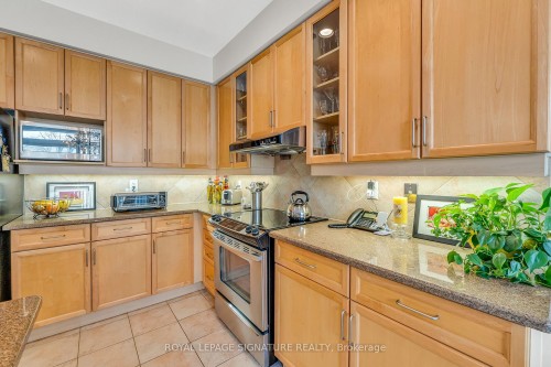 3319 Tacc Drive, Mississauga, ON - Indoor Photo Showing Kitchen