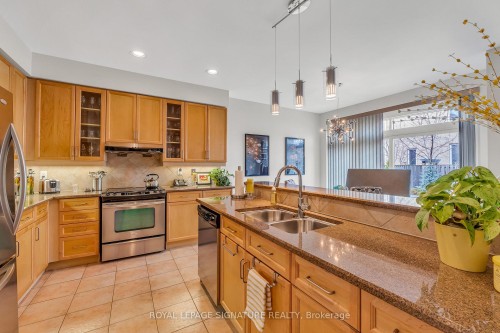 3319 Tacc Drive, Mississauga, ON - Indoor Photo Showing Kitchen With Stainless Steel Kitchen With Double Sink