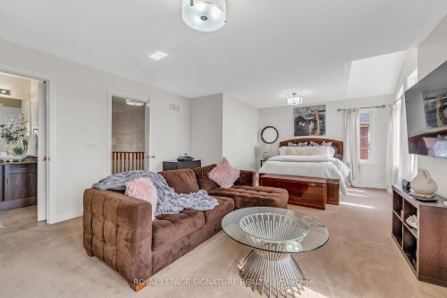 3319 Tacc Drive, Mississauga, ON - Indoor Photo Showing Living Room