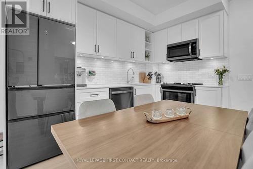 407 - 100 Eagle Rock Way, Vaughan, ON - Indoor Photo Showing Kitchen With Upgraded Kitchen