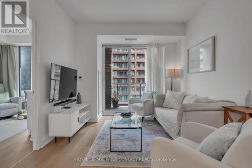 407 - 100 Eagle Rock Way, Vaughan, ON - Indoor Photo Showing Living Room