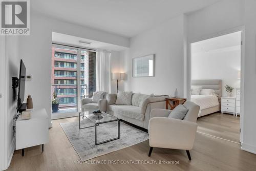 407 - 100 Eagle Rock Way, Vaughan, ON - Indoor Photo Showing Living Room