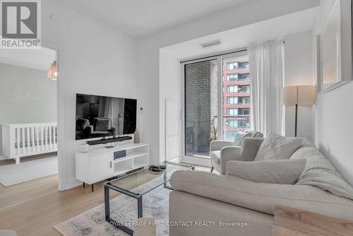 407 - 100 Eagle Rock Way, Vaughan, ON - Indoor Photo Showing Living Room