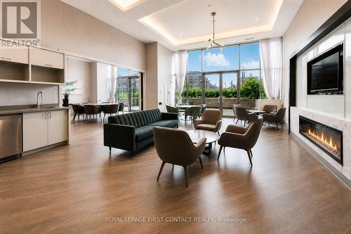 407 - 100 Eagle Rock Way, Vaughan, ON - Indoor With Fireplace