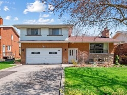 62 Dukinfield Crescent Toronto, ON M3A 2S1