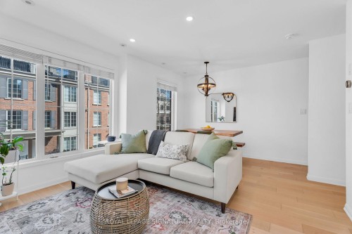 278-3 Everson Drive, Toronto, ON - Indoor Photo Showing Living Room