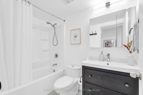278-3 Everson Drive, Toronto, ON - Indoor Photo Showing Bathroom