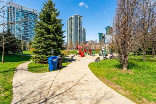 278-3 Everson Drive, Toronto, ON - Outdoor