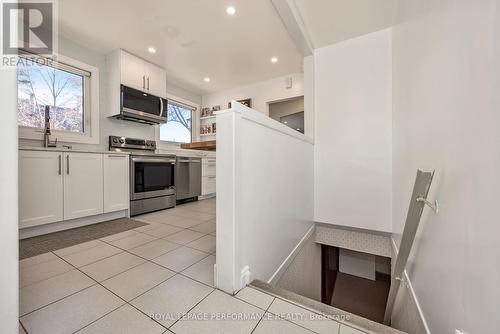 1960 Othello Avenue, Ottawa, ON - Indoor Photo Showing Kitchen
