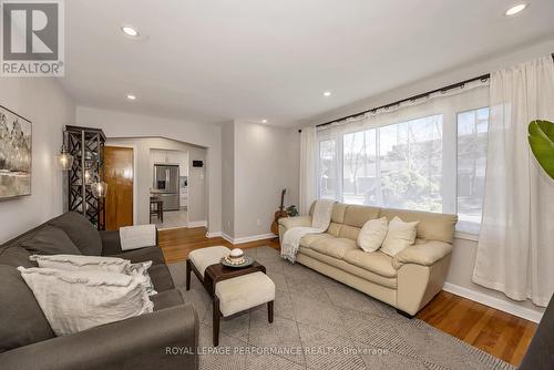1960 Othello Avenue, Ottawa, ON - Indoor Photo Showing Living Room