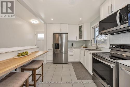 1960 Othello Avenue, Ottawa, ON - Indoor Photo Showing Kitchen With Upgraded Kitchen