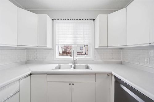 511 Yale Avenue E, Winnipeg, MB - Indoor Photo Showing Kitchen With Double Sink