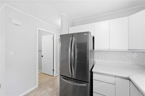 511 Yale Avenue E, Winnipeg, MB - Indoor Photo Showing Kitchen