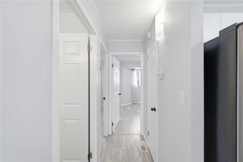 511 Yale Avenue E, Winnipeg, MB - Indoor Photo Showing Other Room