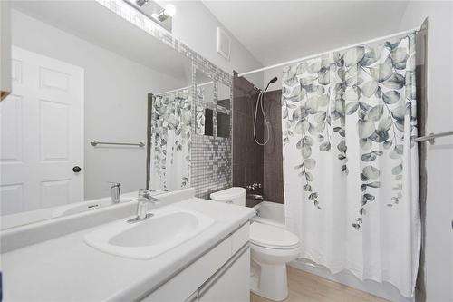 511 Yale Avenue E, Winnipeg, MB - Indoor Photo Showing Bathroom