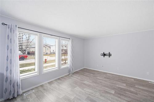 511 Yale Avenue E, Winnipeg, MB - Indoor Photo Showing Other Room