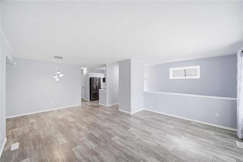511 Yale Avenue E, Winnipeg, MB - Indoor Photo Showing Other Room