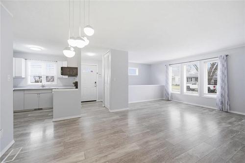 511 Yale Avenue E, Winnipeg, MB - Indoor Photo Showing Other Room