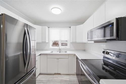 511 Yale Avenue E, Winnipeg, MB - Indoor Photo Showing Kitchen