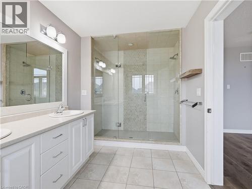 15 Cutts Crescent, Hamilton, ON - Indoor Photo Showing Bathroom
