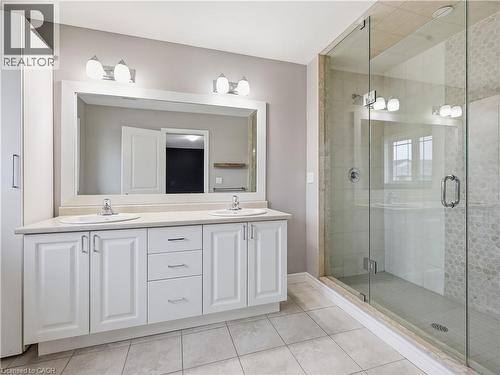 15 Cutts Crescent, Hamilton, ON - Indoor Photo Showing Bathroom