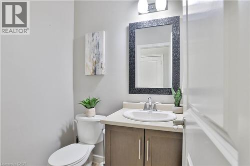 15 Cutts Crescent, Hamilton, ON - Indoor Photo Showing Bathroom