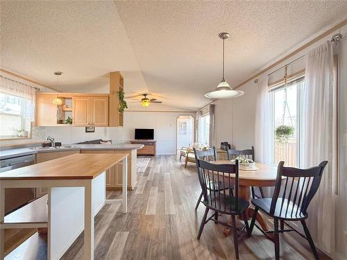 135 Glendale Bay, Brandon, MB 