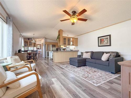 135 Glendale Bay, Brandon, MB 