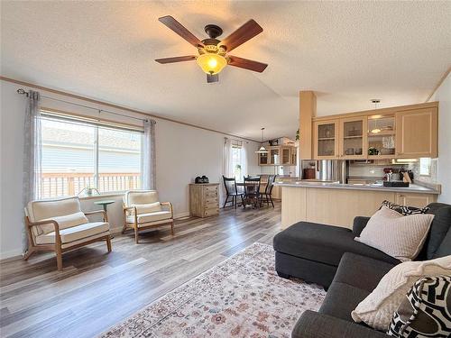 135 Glendale Bay, Brandon, MB 