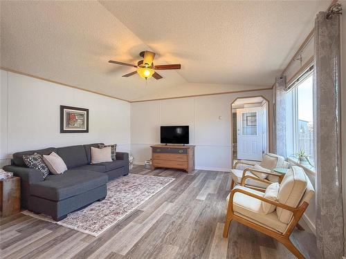 135 Glendale Bay, Brandon, MB 
