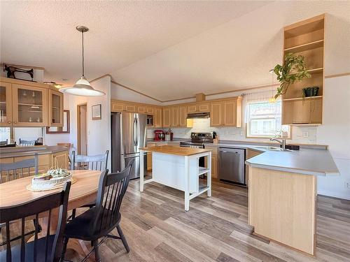 135 Glendale Bay, Brandon, MB 