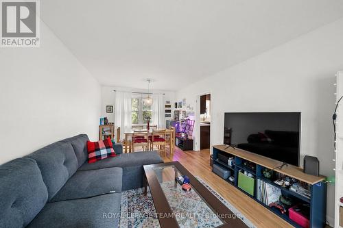 873 Smyth Road, Ottawa, ON - Indoor Photo Showing Living Room