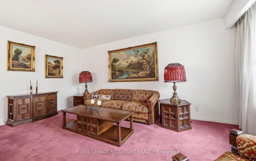 1322 Kelly Road, Mississauga, ON - Indoor Photo Showing Living Room