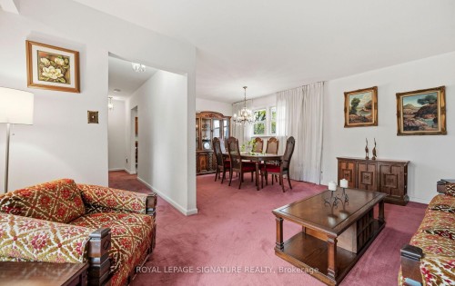 1322 Kelly Road, Mississauga, ON - Indoor Photo Showing Living Room