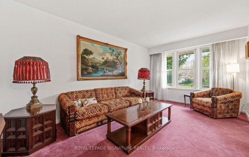 1322 Kelly Road, Mississauga, ON - Indoor Photo Showing Living Room